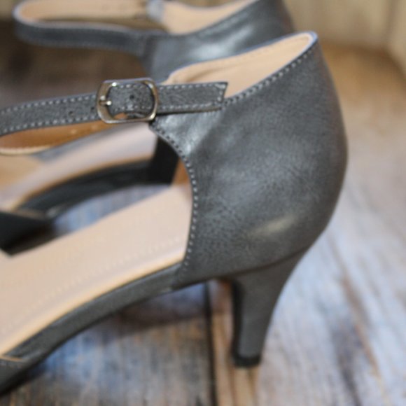Journee Collection Bettie Tru Comfort ALMOND Toe Mid Heel Pumps Grey 9 NWOB - Picture 12 of 14